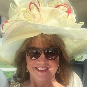 Elegant Wide-Brim Lace Trim Hat with Feather Detail - Cream